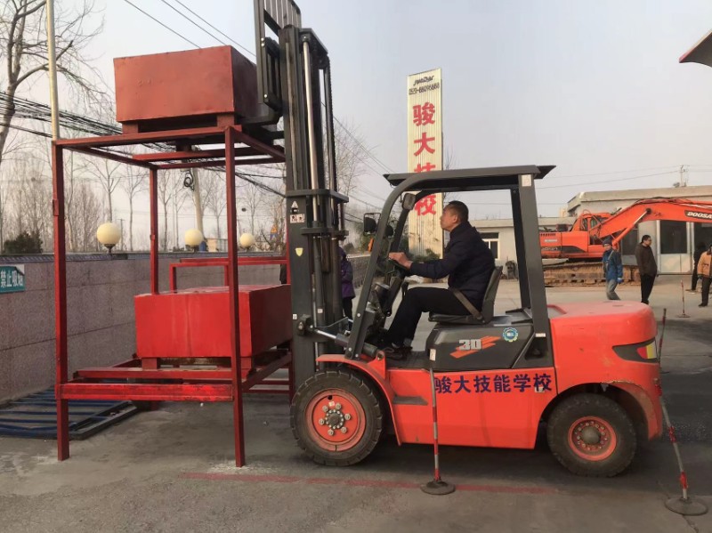 吐鲁番市丨吐鲁番叉车零基础学习班挖掘机操作证办理